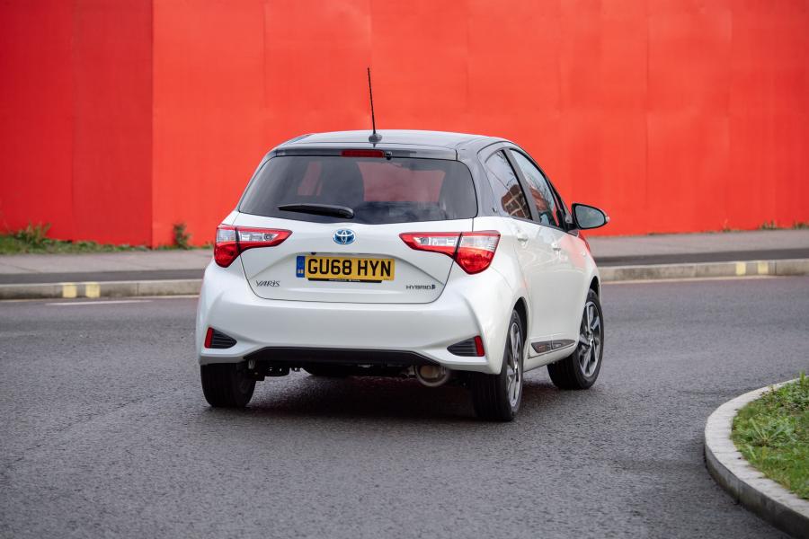  Toyota Yaris Hybrid Y20 2019 года  (UK) (фото 9 из 38)